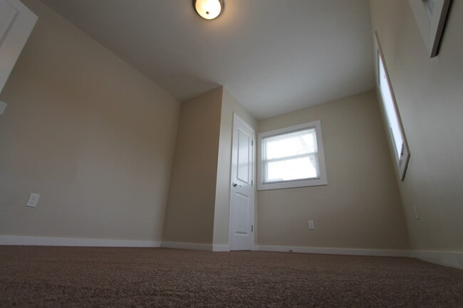Building Photo - Fully Remodeled 3 Bedroom House!