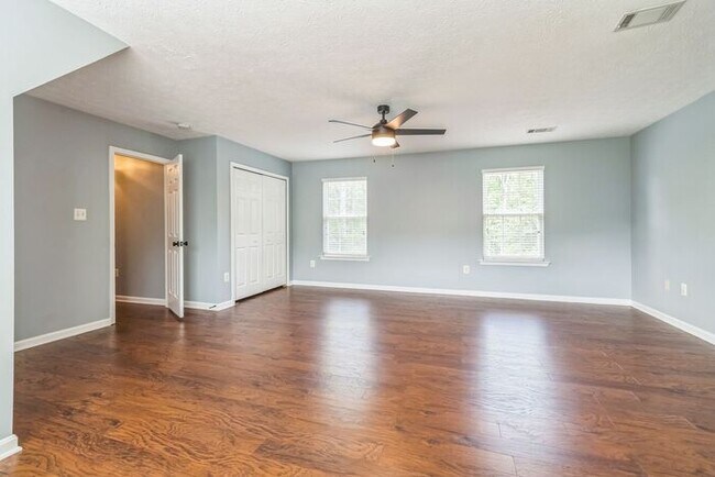 Building Photo - 11450 Acton Ln