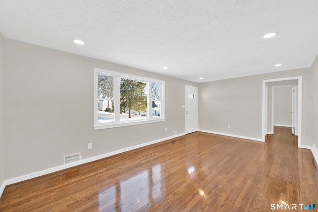 Building Photo - 23 Bancroft Rd