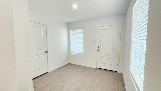 Building Photo - 28759 Texas Plns Dr