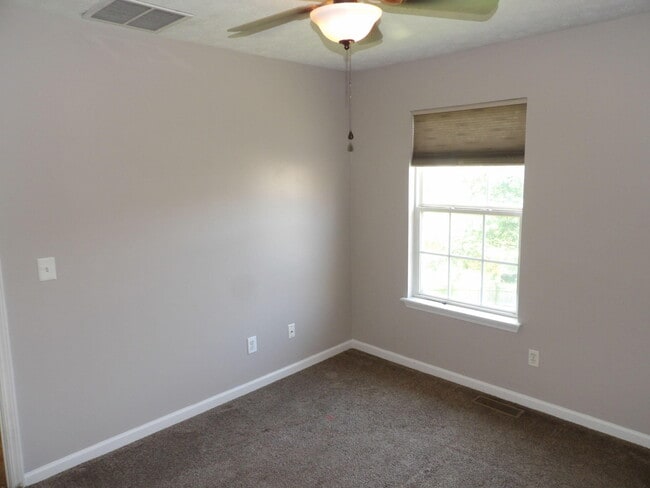 Building Photo - 123 Serena Way