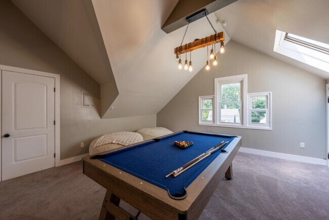 Building Photo - 139 W 4th Ave