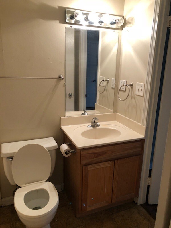 Building Photo - 2231 Forest Lake Dr