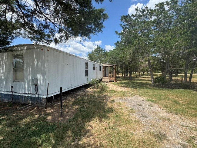 Building Photo - 301 Whitetail Ln