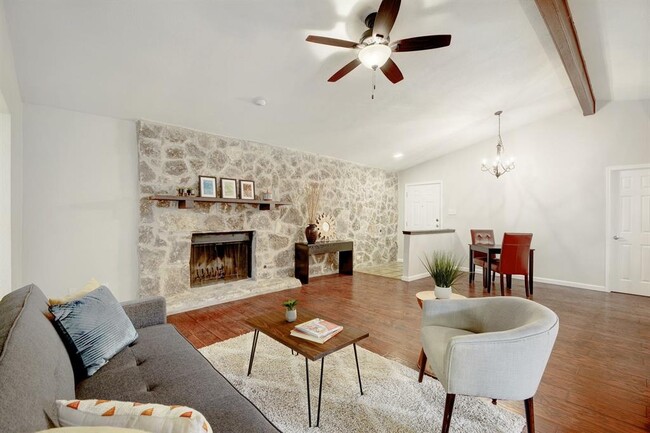 Building Photo - 8504 Mesa Dr