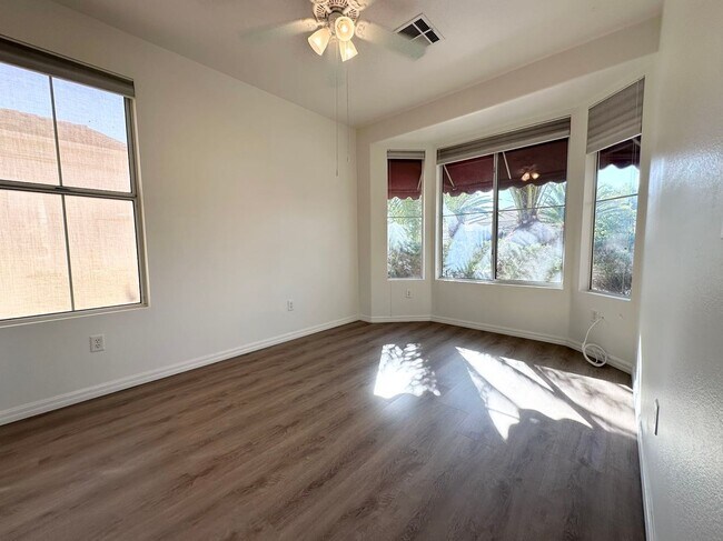 Building Photo - 4684 Riva De Romanza St