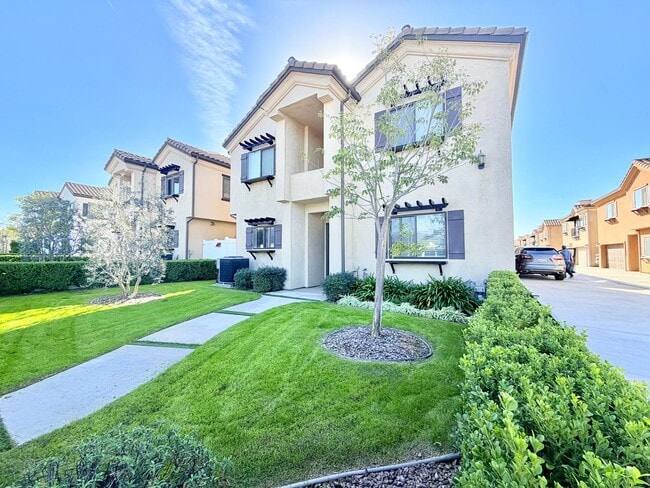 Building Photo - Spacious 4-Bedroom Home for Lease in Prime Covina Location