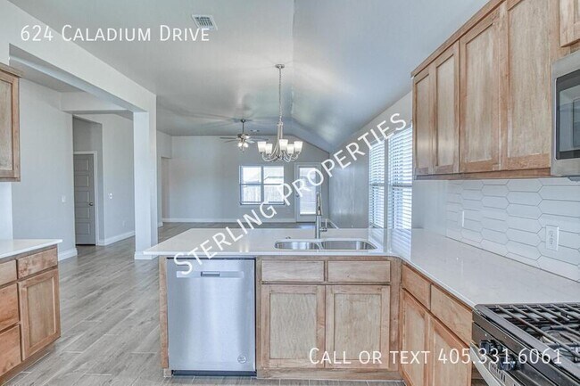 Building Photo - 624 Caladium Dr