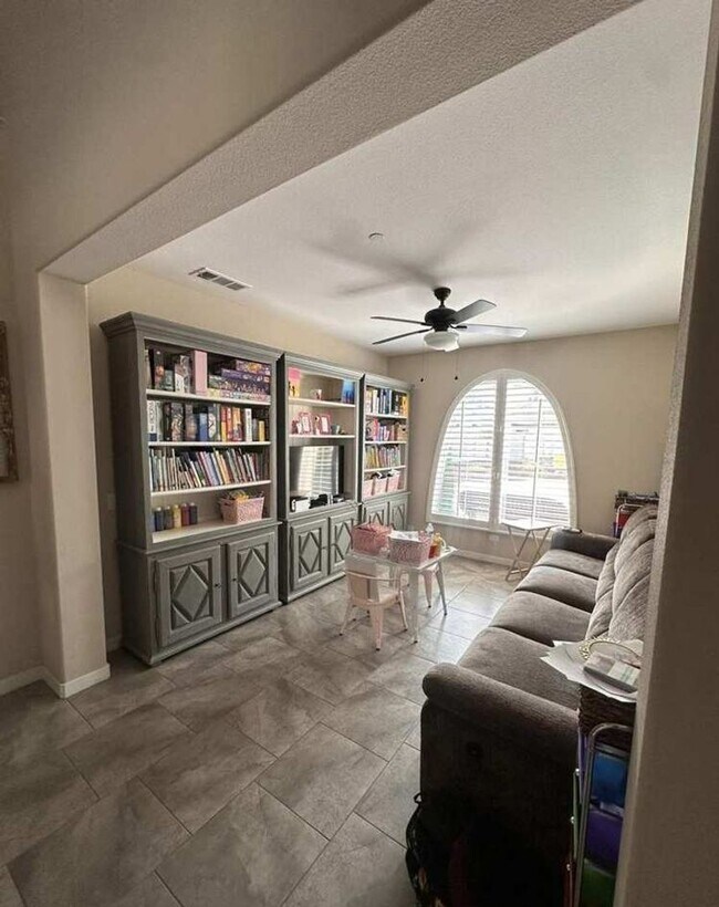 Building Photo - Stylish 4BR/3BA Home in Rosetta Canyon wit...