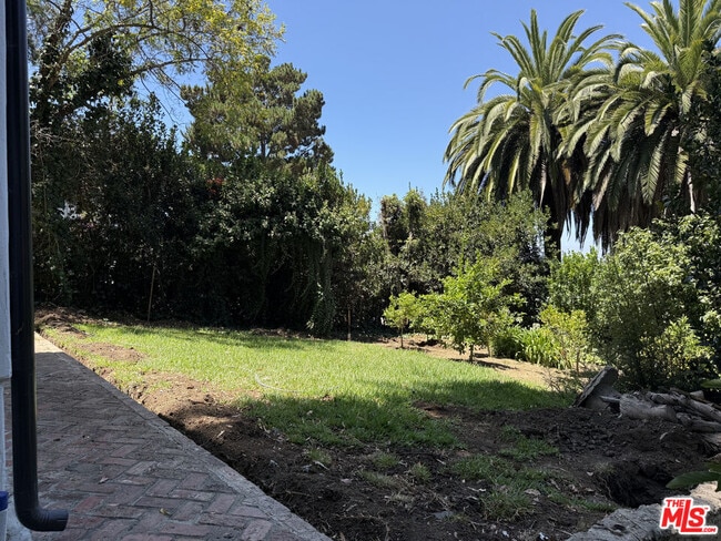 Building Photo - 3475 N Knoll Dr