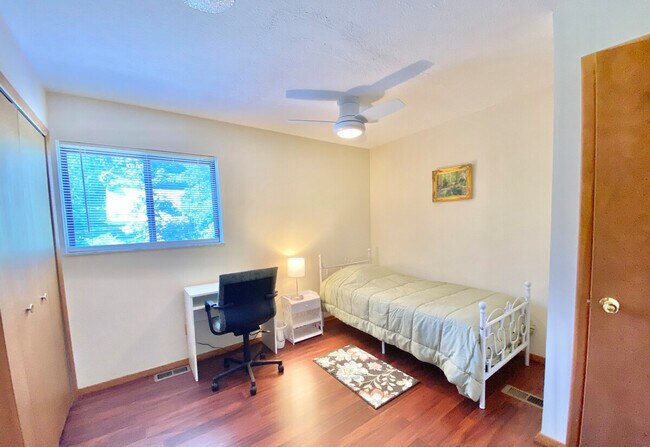 Building Photo - 1375 Rydalmount Rd