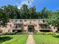 Building Photo - 10618 Kenilworth Ave