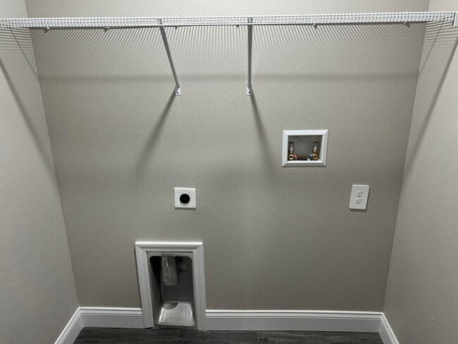 Building Photo - 850 San Filippo Dr SE