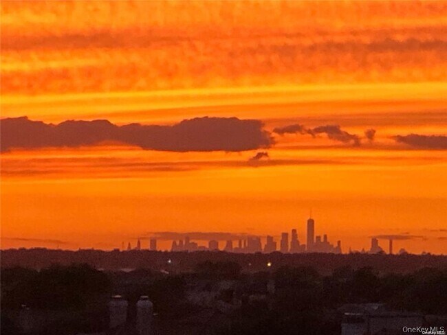 Building Photo - 170 W Broadway