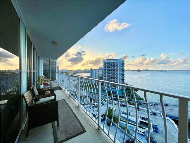 Building Photo - 7601 E Treasure Dr