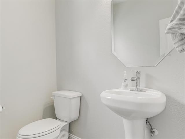 Building Photo - 2156 Knightsgate Rd