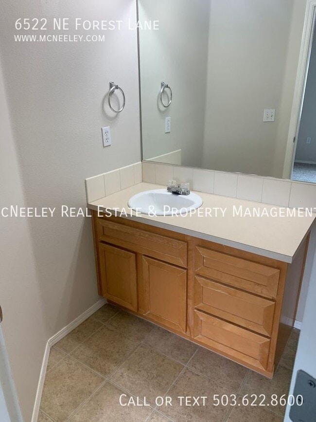 Building Photo - 6522 NE Forest Ln