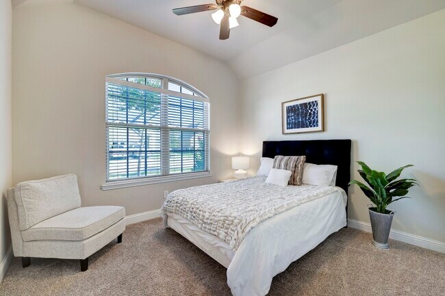 Building Photo - 5215 Baroness Ln