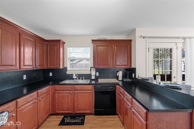 Building Photo - 1608 Shepherd Dr