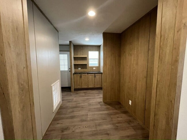 Building Photo - 11 Coach House Ct