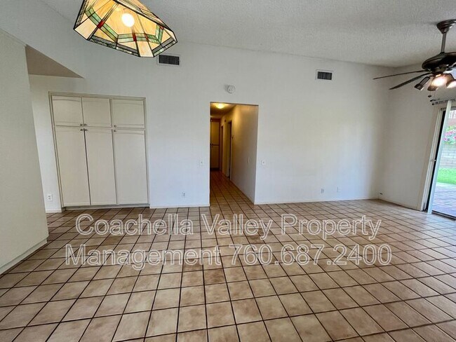 Building Photo - 40120 Sagewood Dr