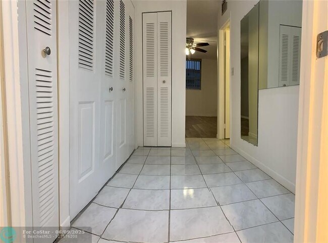 Building Photo - 404 NW 68th Ave
