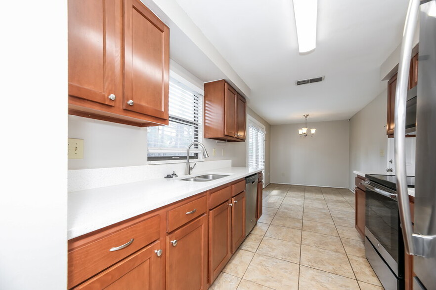 Building Photo - 1670 Mary Beth Dr