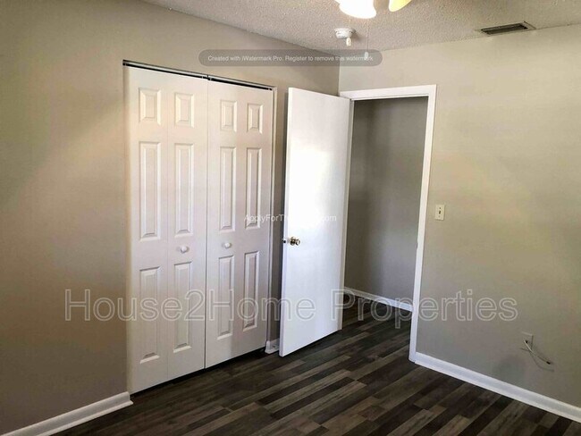 Building Photo - 1158 Brook Dr W