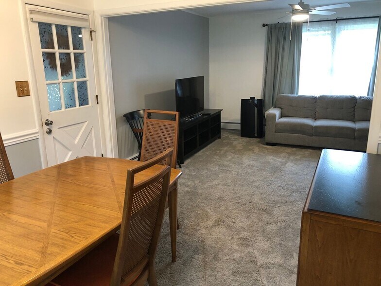 Building Photo - 1606 Daniels Run Rd NE