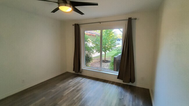 Building Photo - 3617 Doe Trl