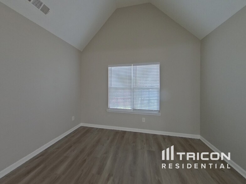 Building Photo - 30 Belmont Park Dr