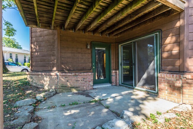 Building Photo - 519 E Smith Ave