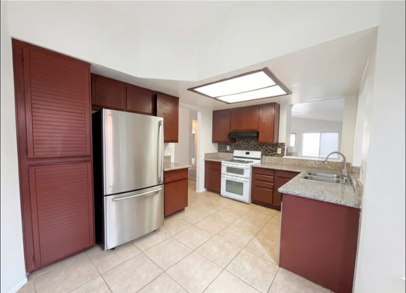 Building Photo - 25311 Chicago Ave