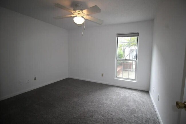 Building Photo - 620 Granville Ct
