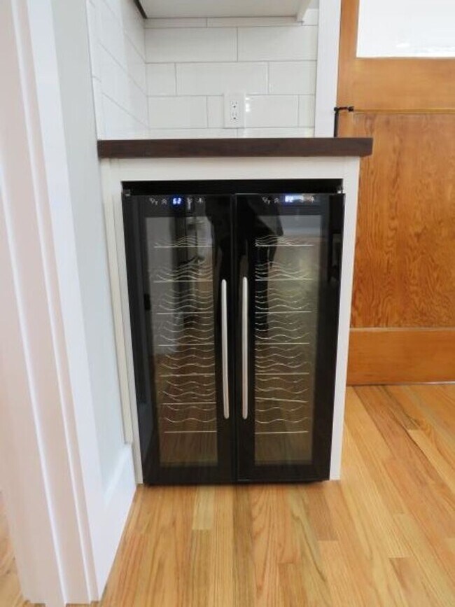 Building Photo - 2043-2045 Swazey St