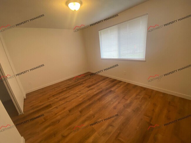 Building Photo - 1512 Judd St NE