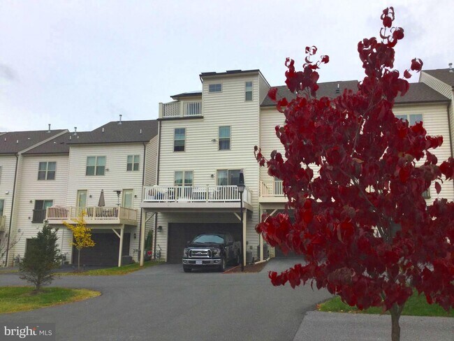 Building Photo - 13251 Tivoli Lake Blvd