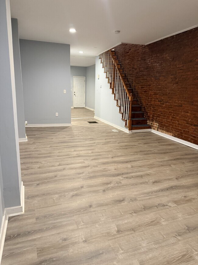 Building Photo - 1617 Darley Ave