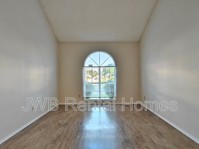 Building Photo - 5145 Glen Alan Ct N