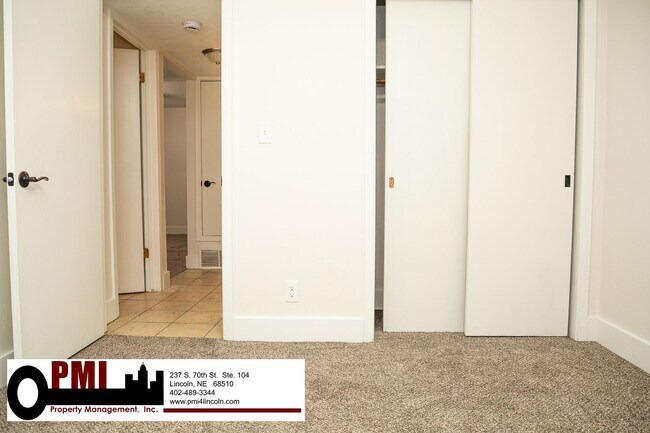 Building Photo - 2 Bedroom and 1 Bathroom Apartment