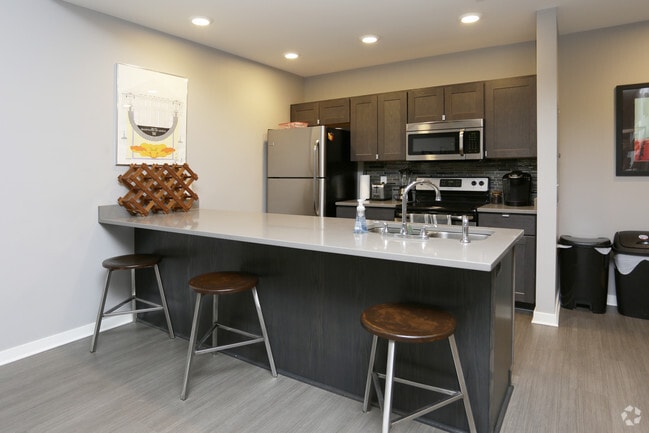 Interior Photo - 601 Michigan