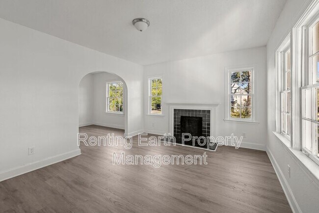 Building Photo - 1540 42nd St Ensley