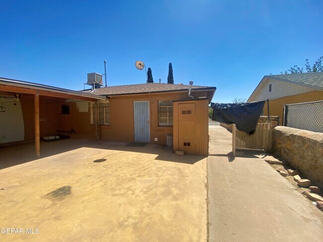 Building Photo - 7623 Corozal Dr
