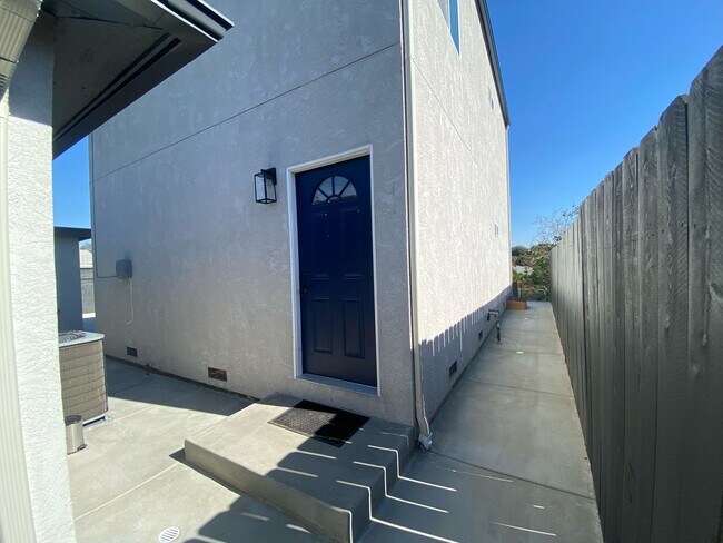 Building Photo - Newly Built (2022) 4BD/2BA