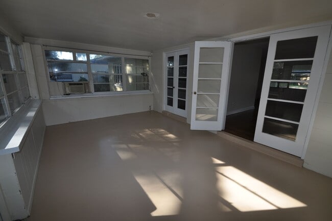 Building Photo - 519 Vern Dr