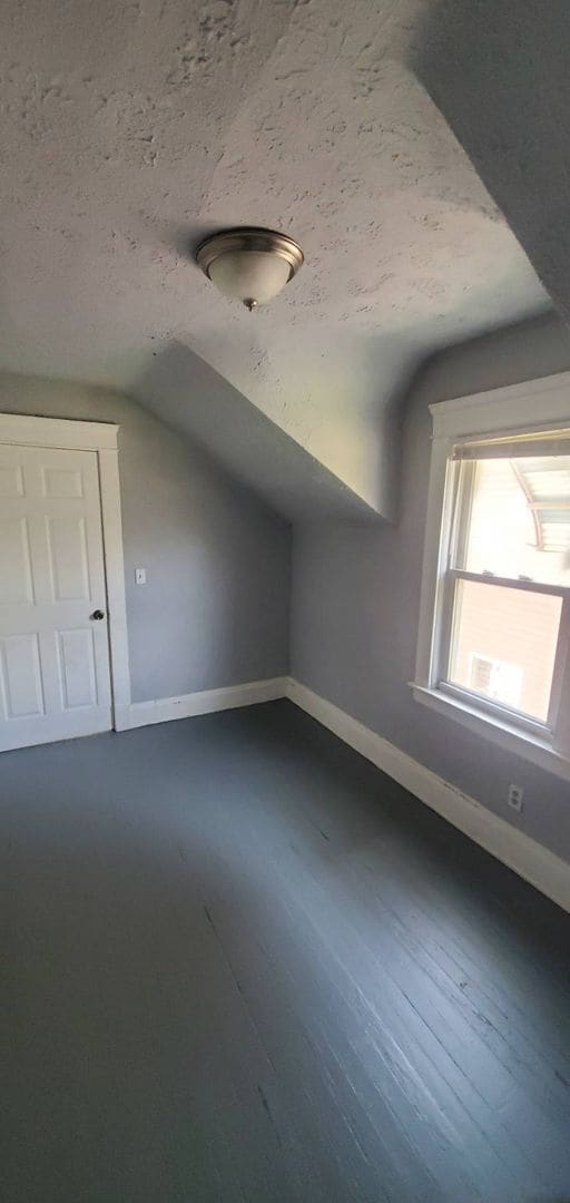 Building Photo - Charming 4-Bedroom Property in Prime Location
