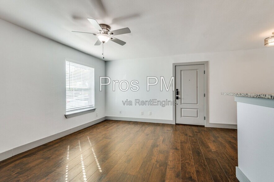 Building Photo - 4633 Fairmount St