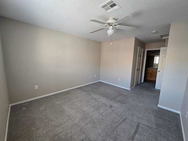 Building Photo - GREAT 2 BED, 2 BATH CONDO! READY FOR IMMED...