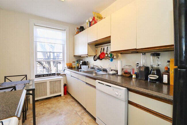 Building Photo - 704 Washington St