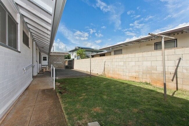 Building Photo - 4 BD 2.5 BA w/ Large Driveway & Yard